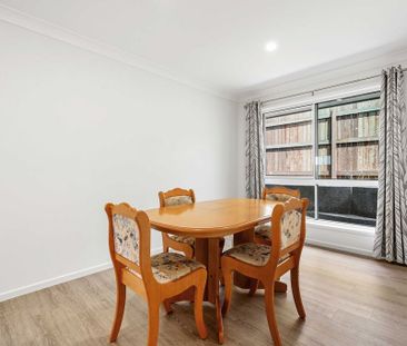 Stylish & Spacious Family Home in Peaceful Cotswold Hills - Photo 2