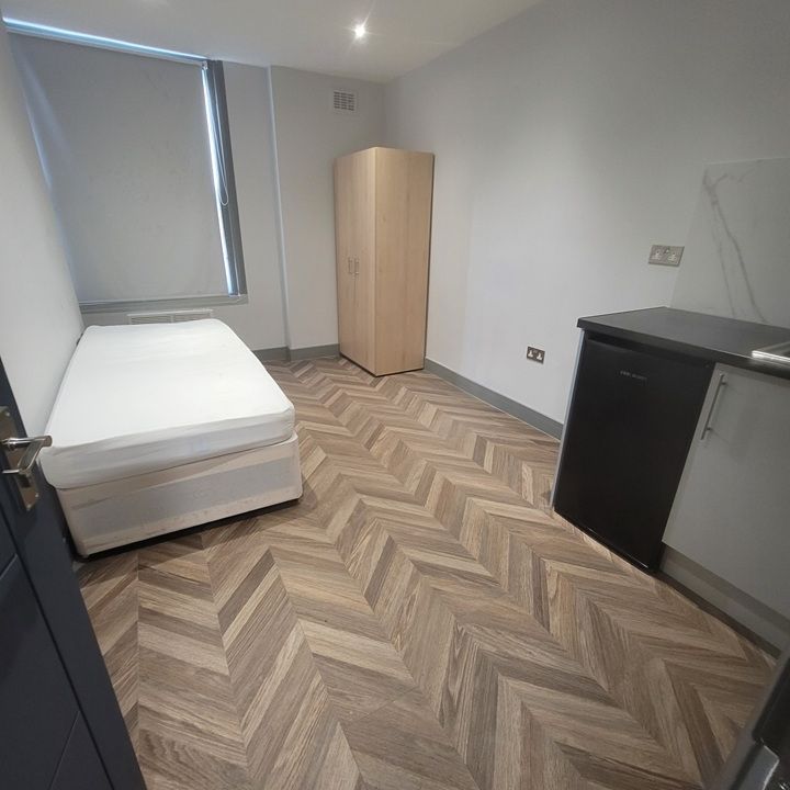 Studio Flat, Graham Road, E8 - Photo 1