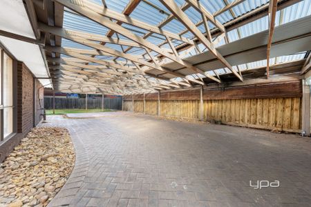 Be Quick For This Spacious Family Home, Set In A Peaceful Court Setting! - Photo 3