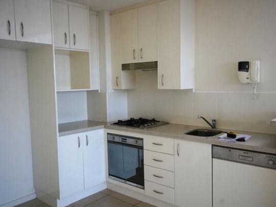 Modern Apartment with Stunning Views in Southport - Photo 1