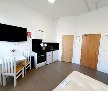 Studio to rent - Photo 2