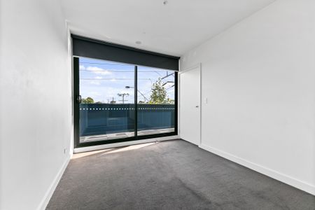 CENTRAL LOCATION.... - Photo 4