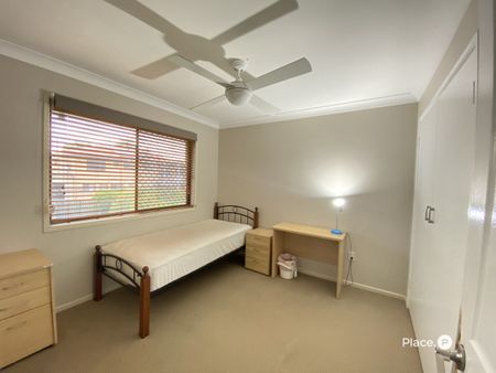 Spacious Family Living with Huge Entertainer’s Deck in Prime Sunnybank Hills Location - Photo 3