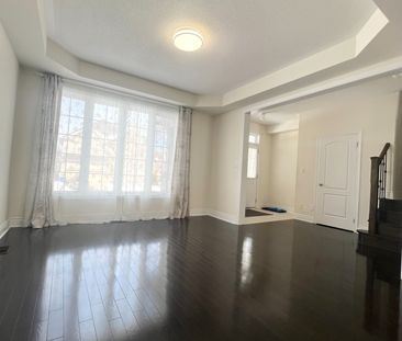 For Lease - 1018 Wilbur Pipher Circle, Newmarket, Ontario - Photo 4
