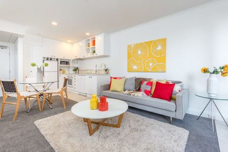 Spacious Apartment with Amazing Resort-Style Amenities - Photo 2