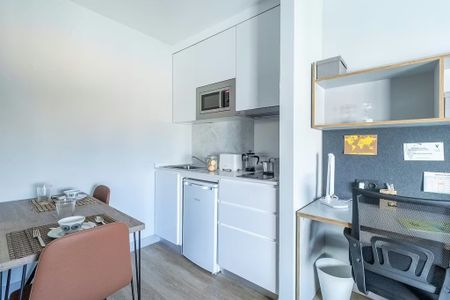 Calle Camilo José Cela, Sevilla, Andalusia 41018 - Photo 2