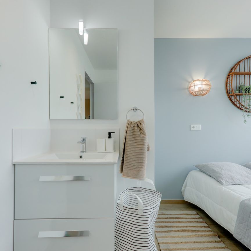 MONTAGNY Roommate 4 Bedrooms at Lyon 8e - Photo 2