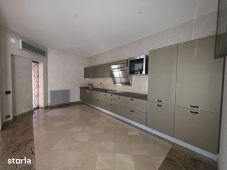 Casă de închiriat cu 6 camere în Damaroaia - Fotografie 3