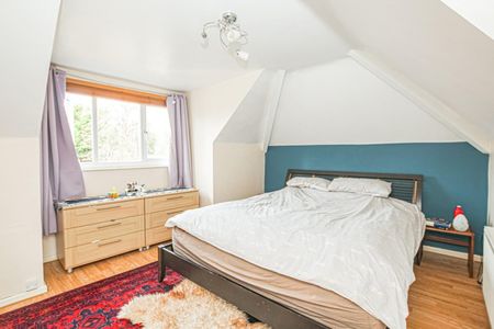 3 bedroom Bungalow To Let - Photo 2