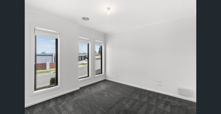 Modern Four Bedroom Home Near Ballarat Wildlife Park! - Photo 2