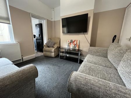 4 bedroom terraced house to rent - Photo 2