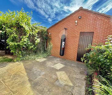 Christopher Close - Photo 4