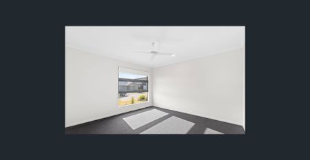 Bright & Spacious Family Home in Flagstone! - Photo 3