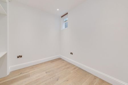 3 bedroom flat in Hampstead - Photo 5