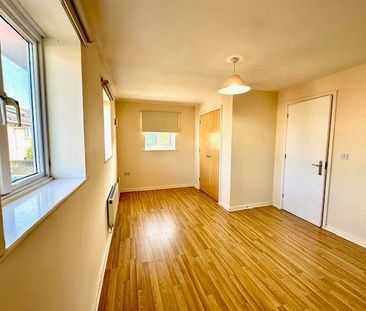 2 bedroom end of terrace house to rent - Photo 2