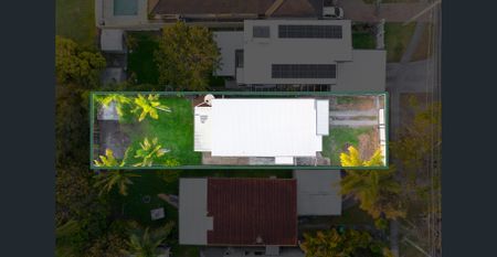 3 Bedroom house Redcliffe Contact Julie Sykes 0438 050 110 6 month lease offered - Photo 2