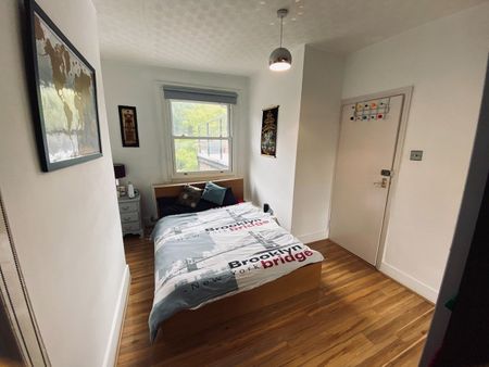 Room in a Shared Flat, Montrell Road, SW2 - Photo 3