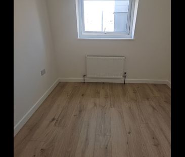 1 Bed Flat, East India Dock Road, E14 - Photo 2