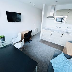 Studio Flat, Bracken House, M1 - Photo 3
