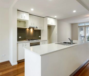 Tranquil, Convenient and Contemporary - Photo 6