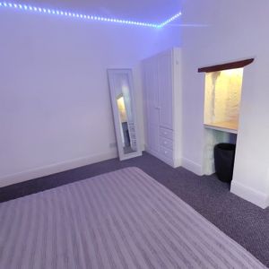 Room in a Shared House, Pointout Road, SO16 - Photo 2