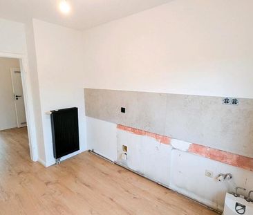 Lichtdurchflutete 3-Zimmer-Wohnung, Kernsaniert - Balkon & Garage - Foto 1