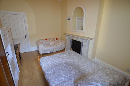 3 bedroom flat to rent - Photo 2