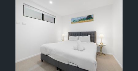 Luxury Resort Living - Week by Week - Furnished 3 Bedroom Apartment at Hope Island Resort - Photo 4