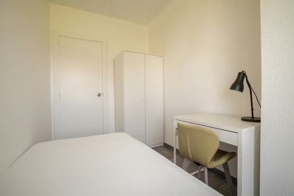 Carrer de Sants, Barcelona, Catalonia 08014 - Foto 1