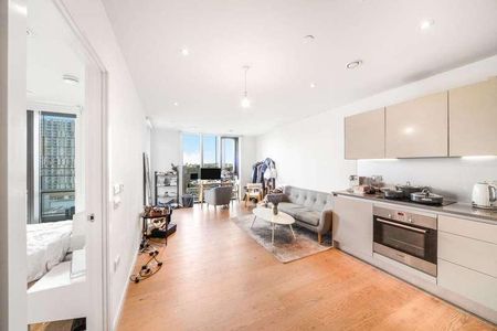 St Gabriel Walk, Elephant And Castle, SE1 - Photo 2