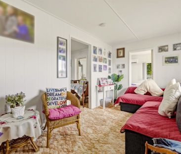 OLD SCHOOL CHARM - WALK TO SCHOOLS & BEACH - Photo 4