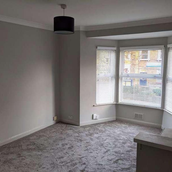 Eastern Road, Romford, RM1 - Photo 1