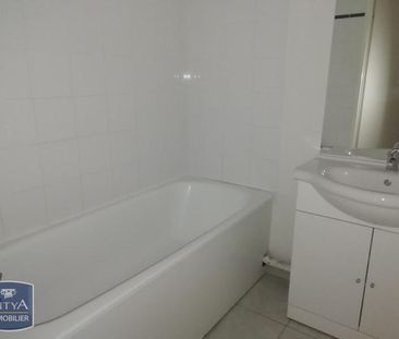 Location Appartement 2 pièces 46m² LE CATEAU CAMBRESIS 59360 - Photo 2