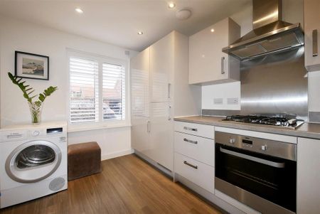 3 bedroom semi-detached house to rent - Photo 5