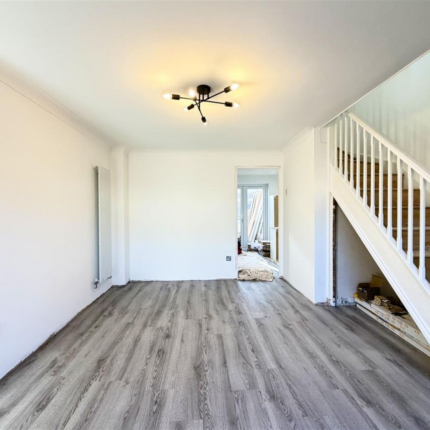 3 Bedroom House - End Terrace To Let - Photo 1