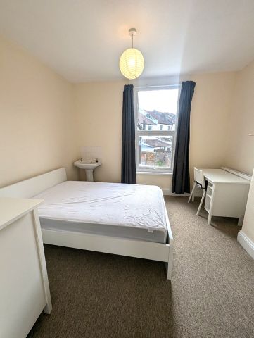 5 Bed Terraced House, Gloucester Road, BS7 - Photo 4