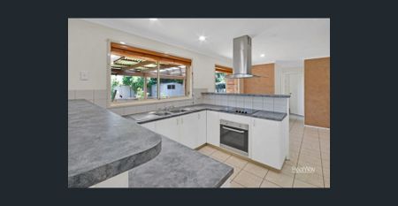 Private Brick Family Home In Quiet Cul-De-Sac - Photo 4