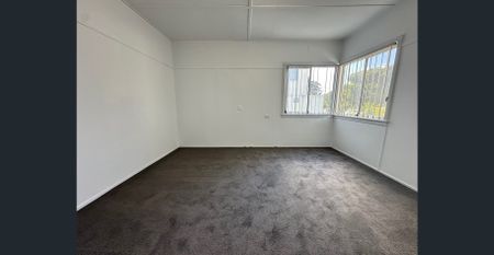 Freestanding 4 Bedroom Home - Photo 2