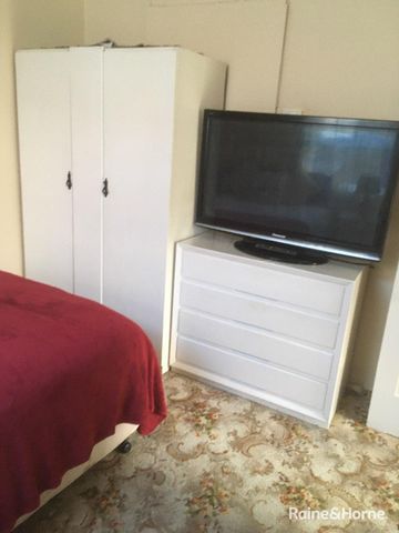 Flat with 1 bedroom, 1 bathroom & parking for 1 car - Photo 2