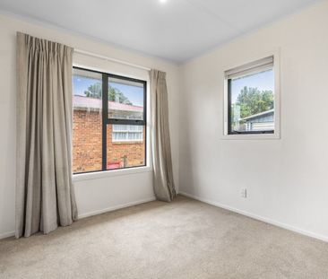 Comfort & Space in Māngere East - Photo 4