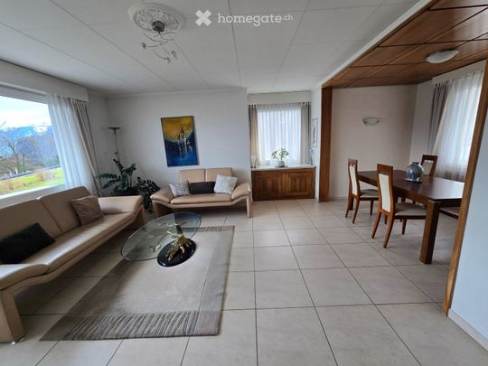 Sonnige 6-Zimmer Wohnung in familiärem, ruhigem Haus - Photo 1