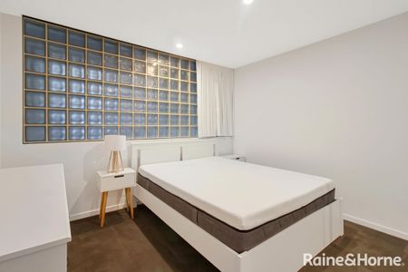 Fully Furnished, Ground-Floor Luxury with Rare Courtyard Escape - Photo 4