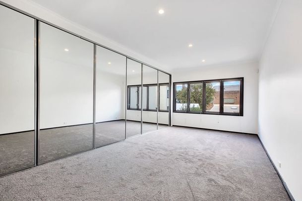 Stunning inner city terrance in the heart of Chippendale - Photo 1