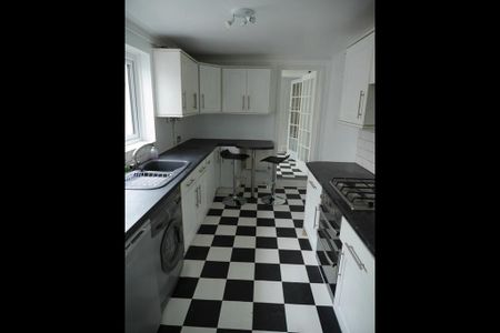 5 bedroom terraced house to rent - Photo 4
