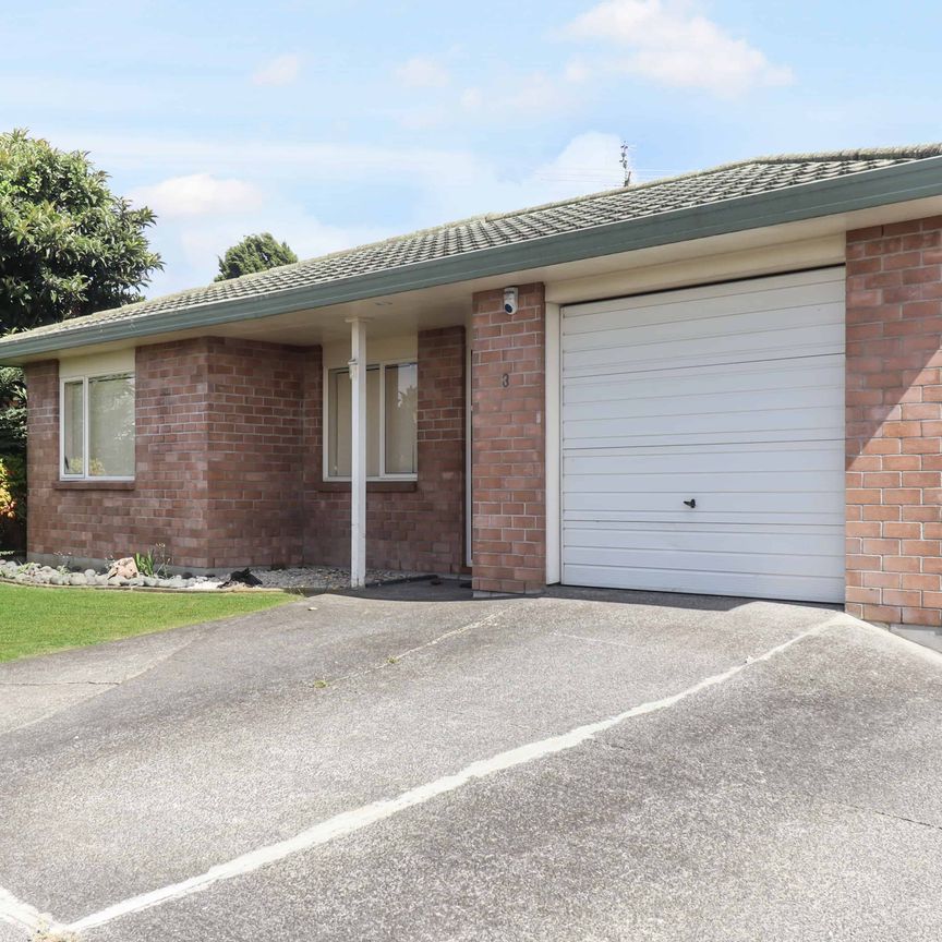 Three bedroom home! - Photo 1
