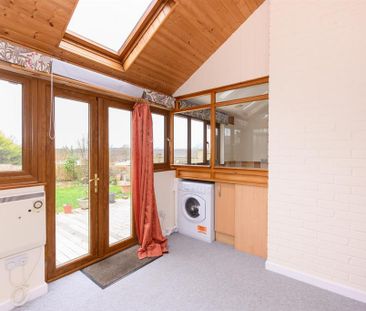 4 bedroom semi-detached house to rent - Photo 2