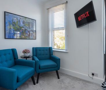 3 Bed Terraced House, Chestnut Road, SW20 - Photo 2