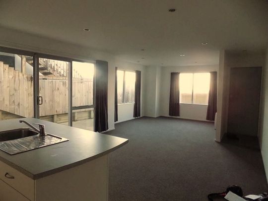 Comfortable Three Double Bedroom Home - Photo 1