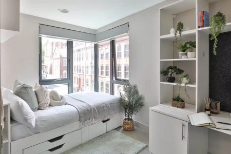 Classic 2 Bed Apartment - Photo 3