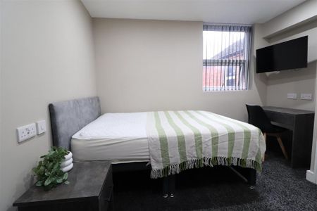 1 bedroom in a house share to rent - Photo 3